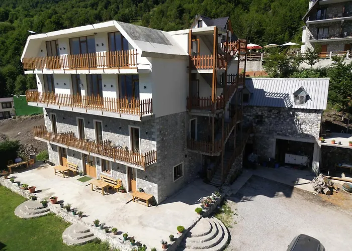 Hotel Vellezrit Guri