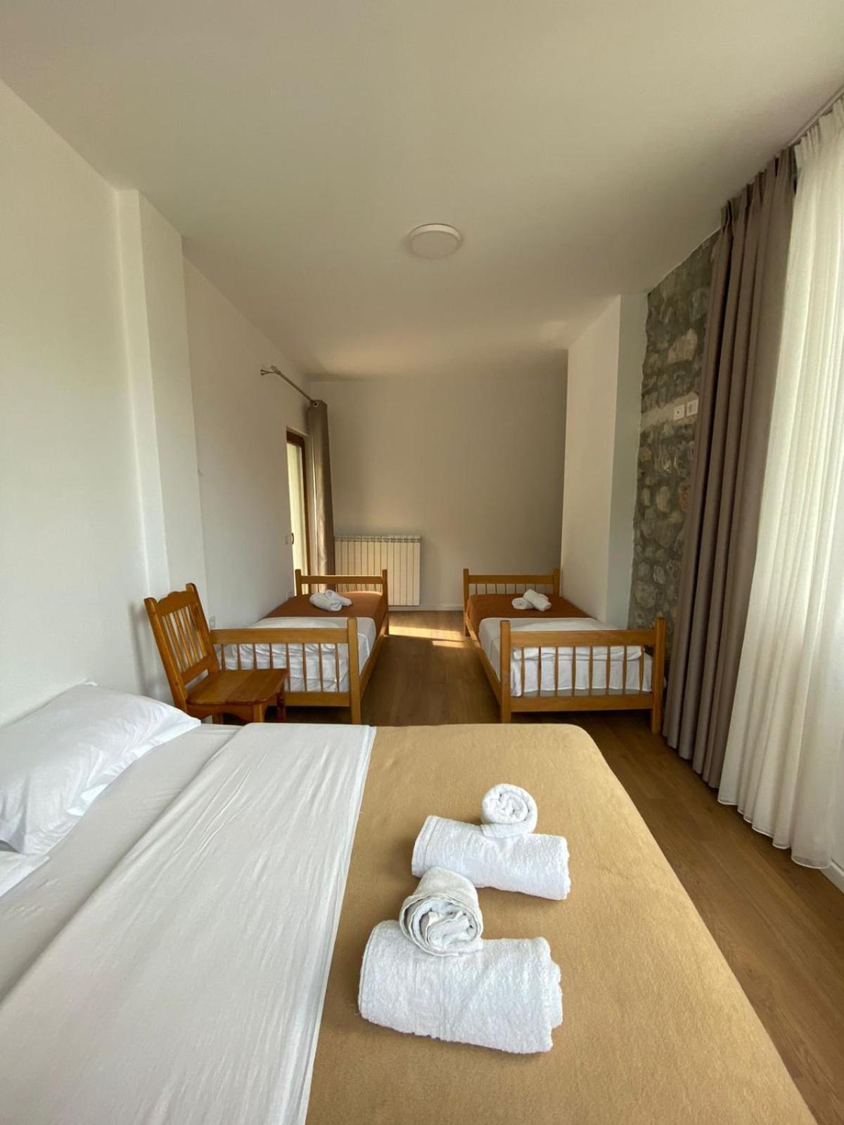 Bed and breakfast Vellezrit Guri 3*